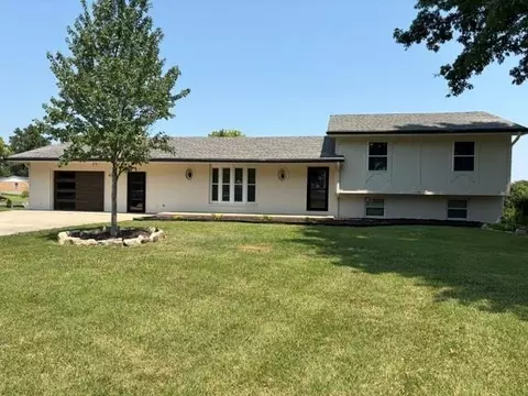 Exterior - 8381 Pratt Rd, Atchison, KS 66002 photo 3 of 11