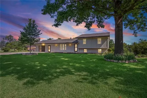 Exterior - 8381 Pratt Rd, Atchison, KS 66002 photo 2 of 11
