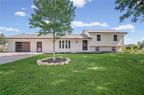 Exterior - 8381 Pratt Rd, Atchison, KS 66002 photo 5 of 11