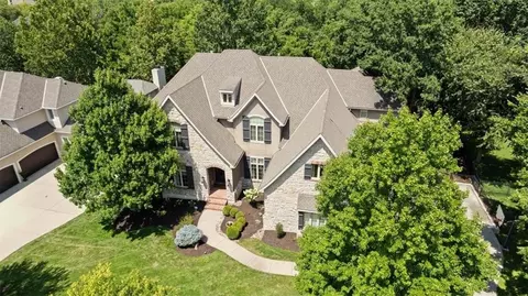 9702 W 144th Ter, Overland Park, KS 66221