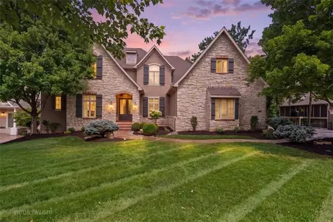 9702 W 144th Ter, Overland Park, KS 66221