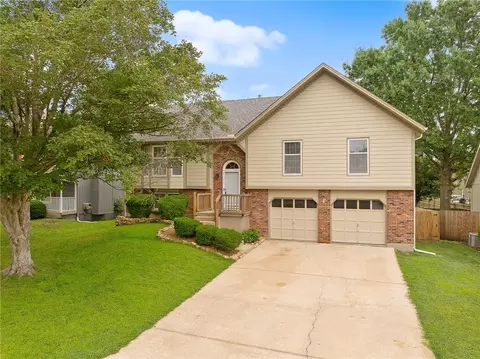 14717 S Seminole Dr, Olathe, KS 66062