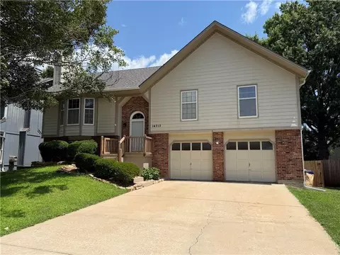 14717 S Seminole Dr, Olathe, KS 66062