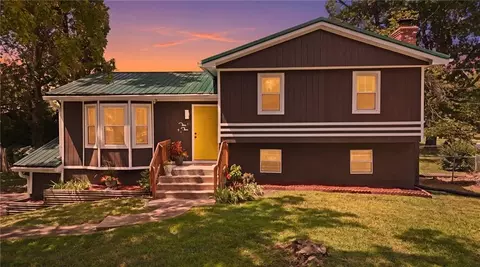 Exterior - 1010 E Langsford Rd, Lees Summit, MO 64063 photo 10 of 10