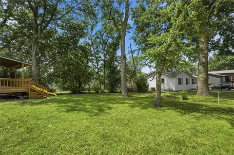 Exterior - 1010 E Langsford Rd, Lees Summit, MO 64063 photo 7 of 10