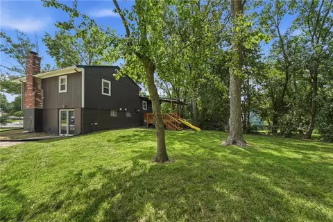Exterior - 1010 E Langsford Rd, Lees Summit, MO 64063 photo 6 of 10