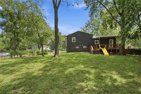 Exterior - 1010 E Langsford Rd, Lees Summit, MO 64063 photo 5 of 10