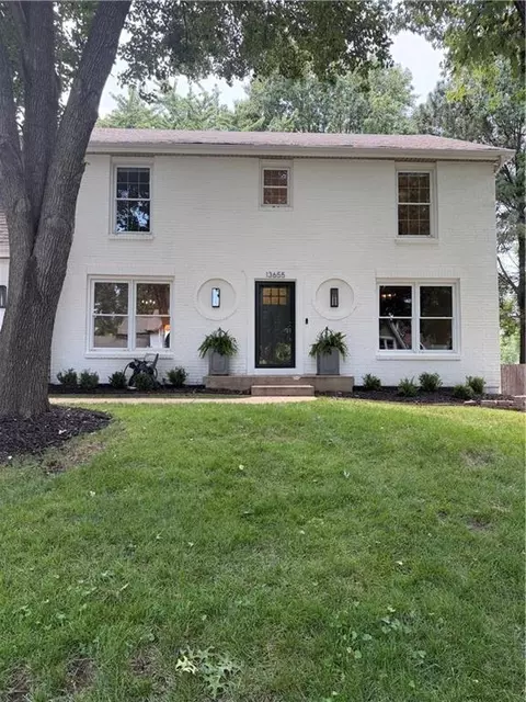 13655 S Sycamore St, Olathe, KS 66062