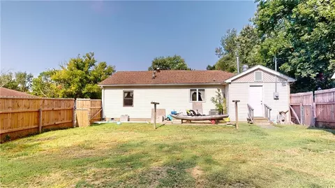 Exterior - 1418 N Cedar St, Nevada, MO 64772 photo 1 of 1