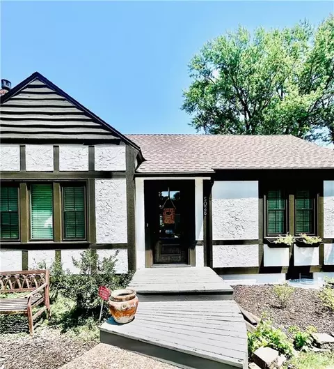 5026 W 72nd Ter, Prairie Village, KS 66208