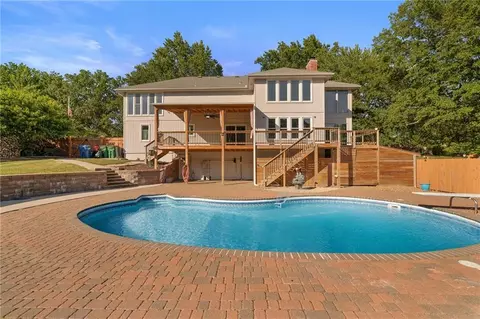4104 SW Hickory Ln, Blue Springs, MO 64015