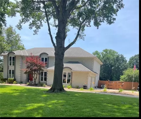 4104 SW Hickory Ln, Blue Springs, MO 64015