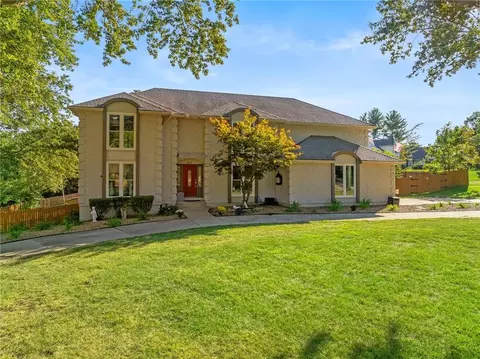 4104 SW Hickory Ln, Blue Springs, MO 64015