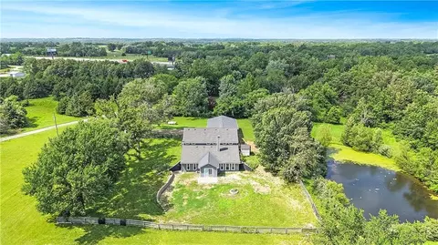 5318 S Stillhouse Rd, Oak Grove, MO 64075