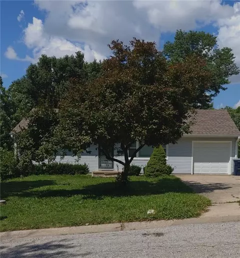 9108 Central St, Kansas City, MO 64114