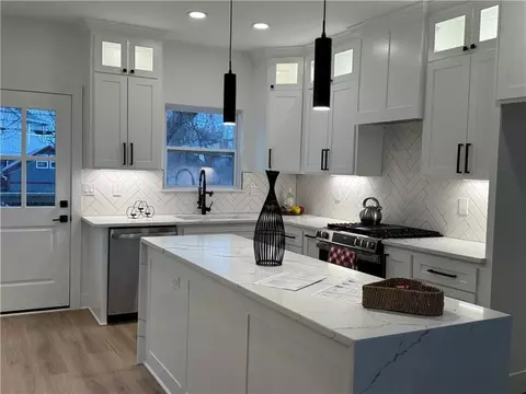 2019 Summit St, Kansas City, MO 64108