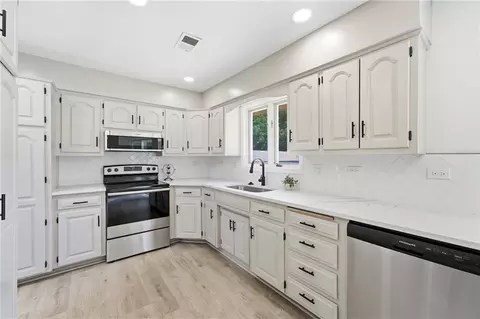 Kitchen - 19607 Fightmaster Rd, Trimble, MO 64492 photo 2 of 2