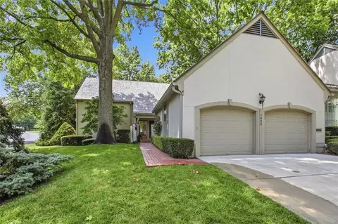7930 Bristol Ct, Prairie Village, KS 66208