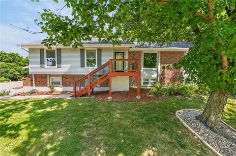 7401 N Strathbury Ave, Kansas City, MO 64151