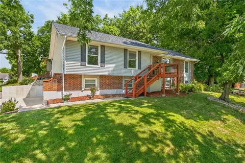7401 N Strathbury Ave, Kansas City, MO 64151