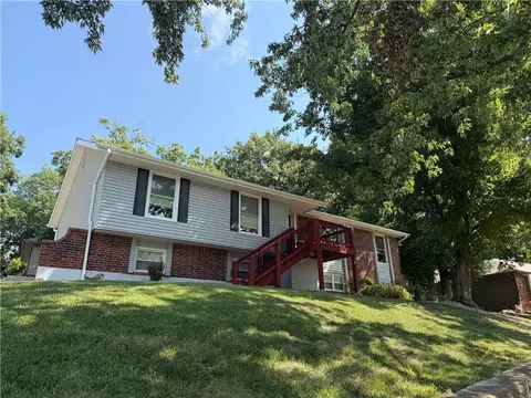 7401 N Strathbury Ave, Kansas City, MO 64151