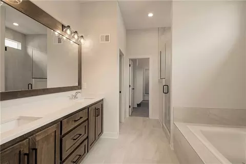 Bath - 1152 SW Whitby Dr, Lees Summit, MO 64083 photo 1 of 5
