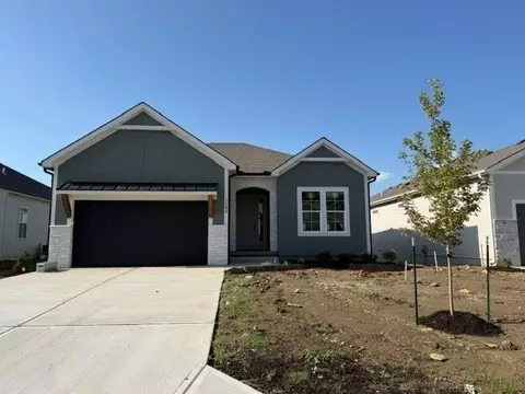 1152 SW Whitby Dr, Lees Summit, MO 64083