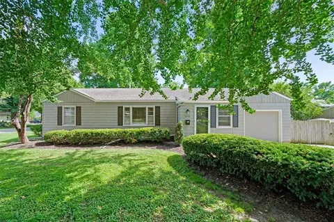 2701 W 47th Ter, Westwood, KS 66205