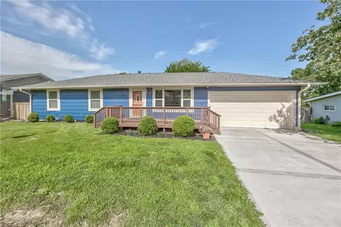 5226 Garner Ln, Merriam, KS 66203