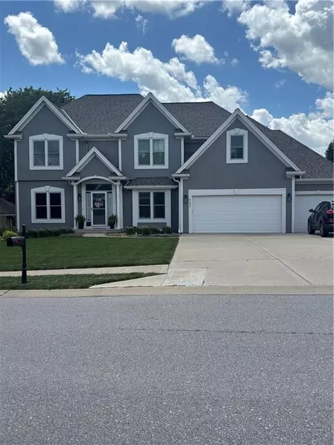 6190 N Nevada Ave, Parkville, MO 64152