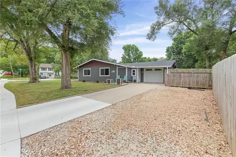 1333 E 19th St, Lawrence, KS 66046