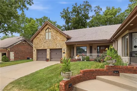 10 The Woodlands, Gladstone, MO 64119