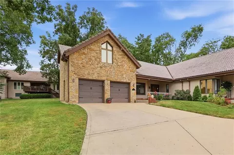 10 The Woodlands, Gladstone, MO 64119