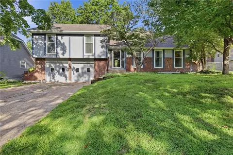 1605 SW 21st St, Blue Springs, MO 64015
