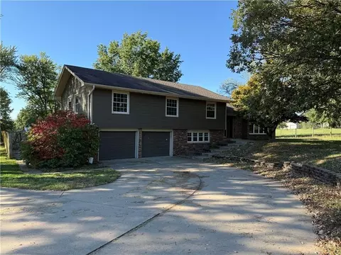 17017 NE 180th St, Holt, MO 64048