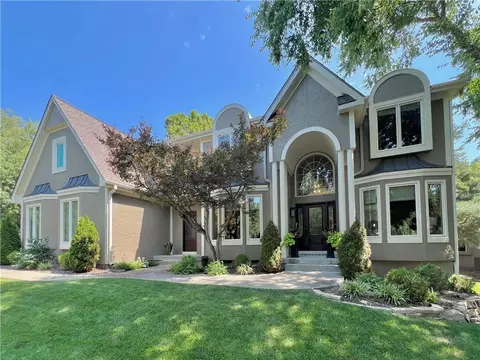 12621 Ballentine St, Overland Park, KS 66213