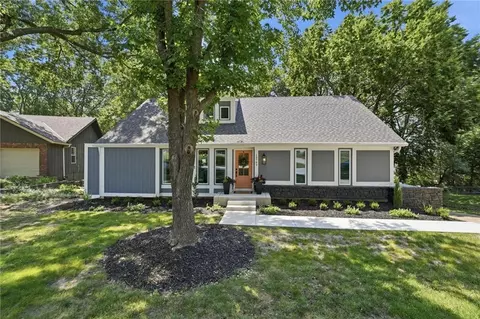 13709 W 70th St, Shawnee, KS 66216