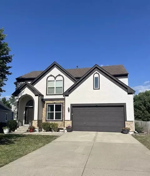 9317 N Charlotte Ct, Kansas City, MO 64155