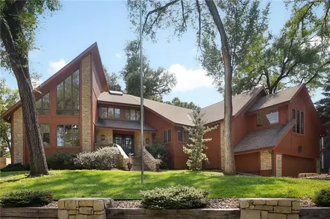 9964 Hemlock Dr, Overland Park, KS 66212