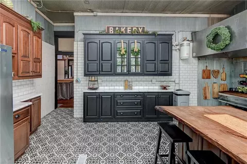 Kitchen - 402 Rulo St, Bigelow, MO 64437 photo 4 of 8