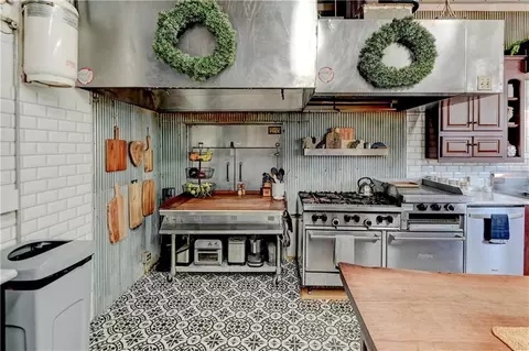 Kitchen - 402 Rulo St, Bigelow, MO 64437 photo 5 of 8