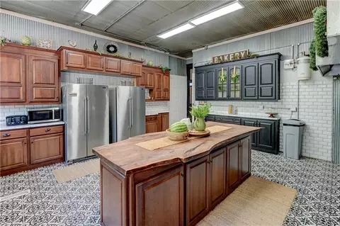 Kitchen - 402 Rulo St, Bigelow, MO 64437 photo 3 of 8