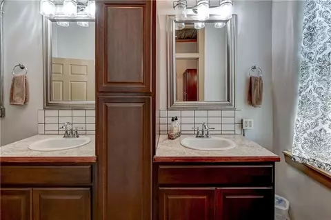 Bath - 402 Rulo St, Bigelow, MO 64437 photo 3 of 6