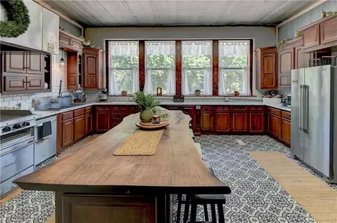 Kitchen - 402 Rulo St, Bigelow, MO 64437 photo 7 of 8