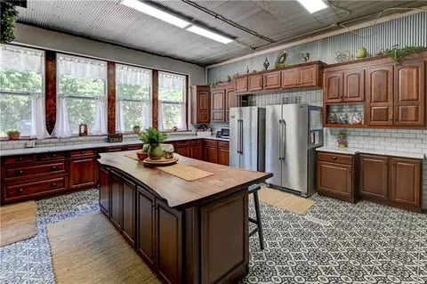 Kitchen - 402 Rulo St, Bigelow, MO 64437 photo 6 of 8
