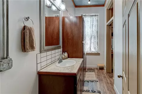 Bath - 402 Rulo St, Bigelow, MO 64437 photo 1 of 6