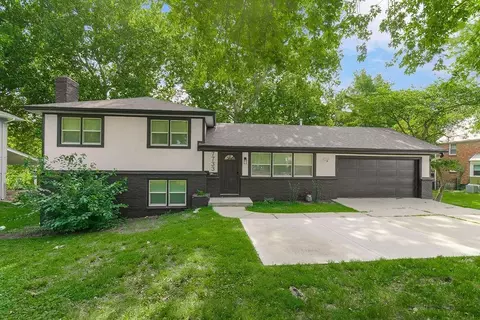 7733 Mission Rd, Prairie Village, KS 66208