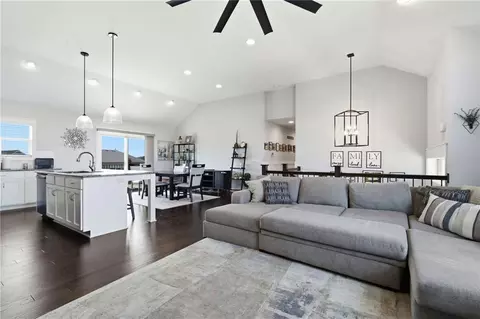 16029 Craig St, Basehor, KS 66007