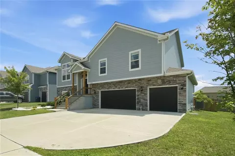 16029 Craig St, Basehor, KS 66007