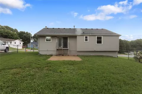 Exterior - 1504 S Pollard Ave, Independence, MO 64055 photo 4 of 5